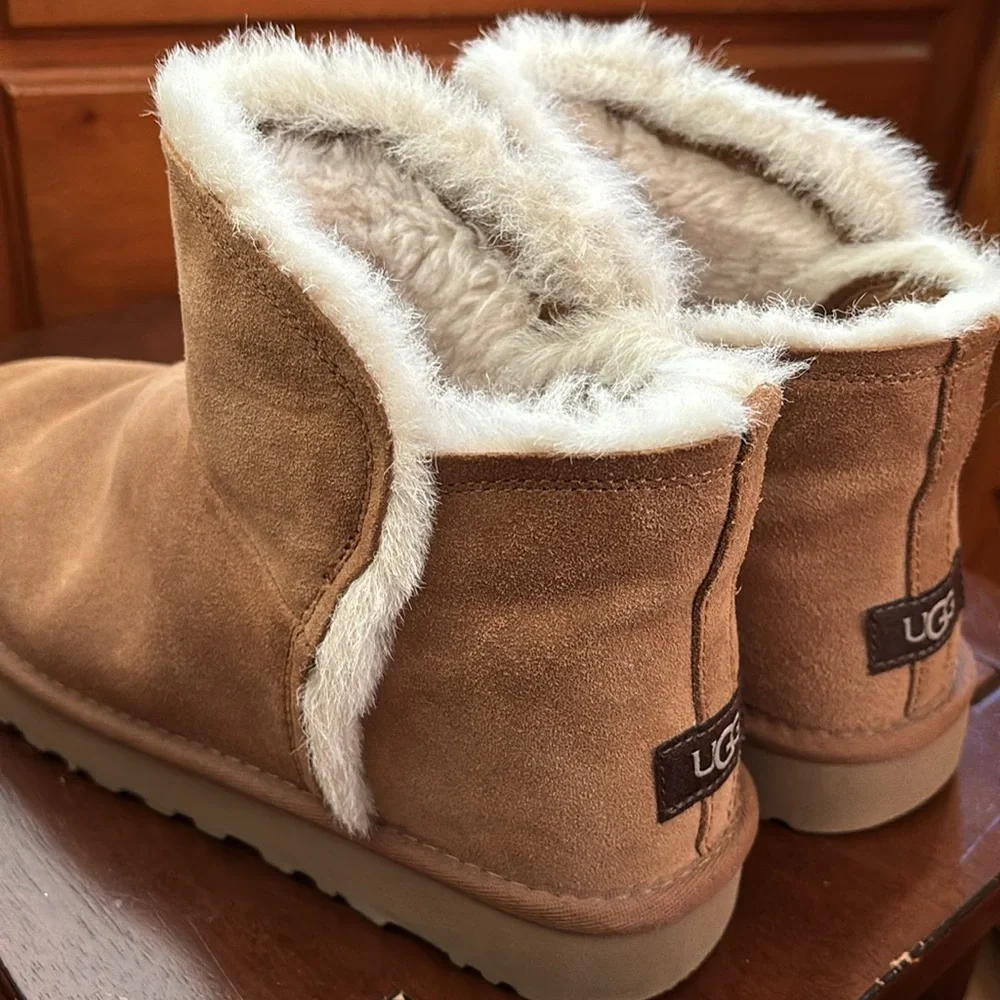 UGG classic mini